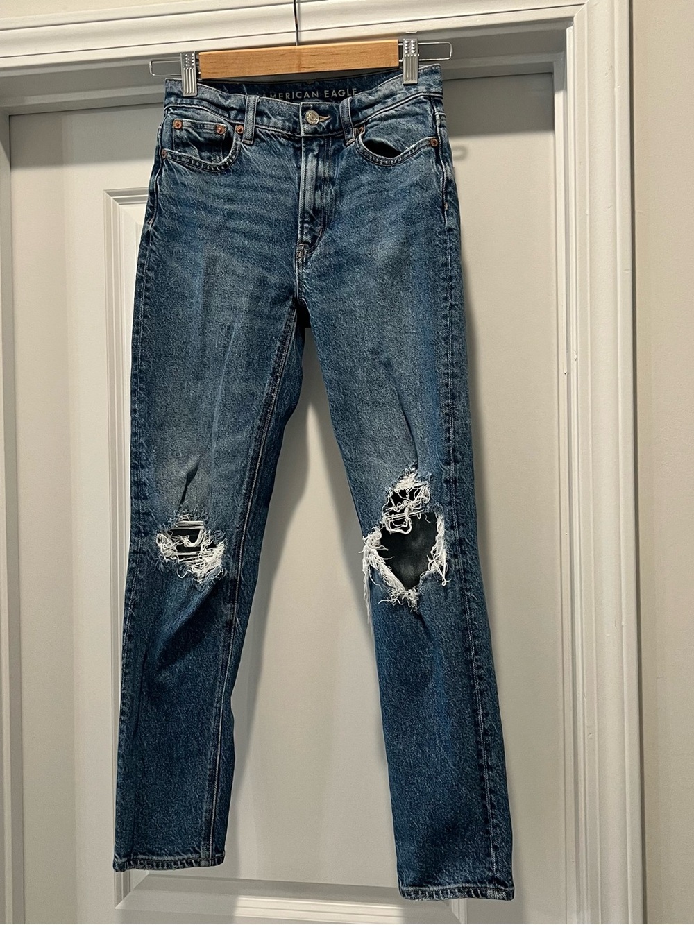 American Eagle Outfitters Women’s Size 000  Distressed Straight Blue Denim Jeans